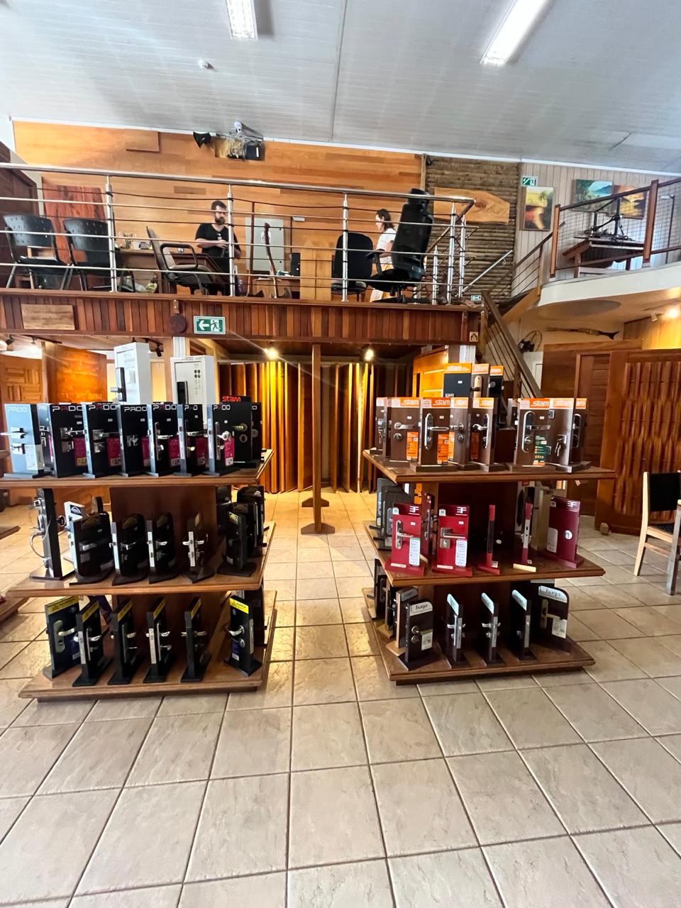 Showroom A Tacominas — corredor de produtos