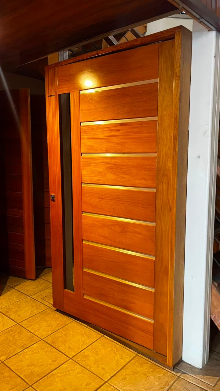 Porta especial em madeira nobre