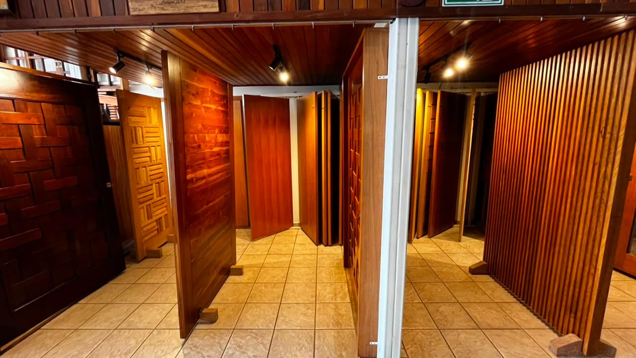 Porta de correr em madeira